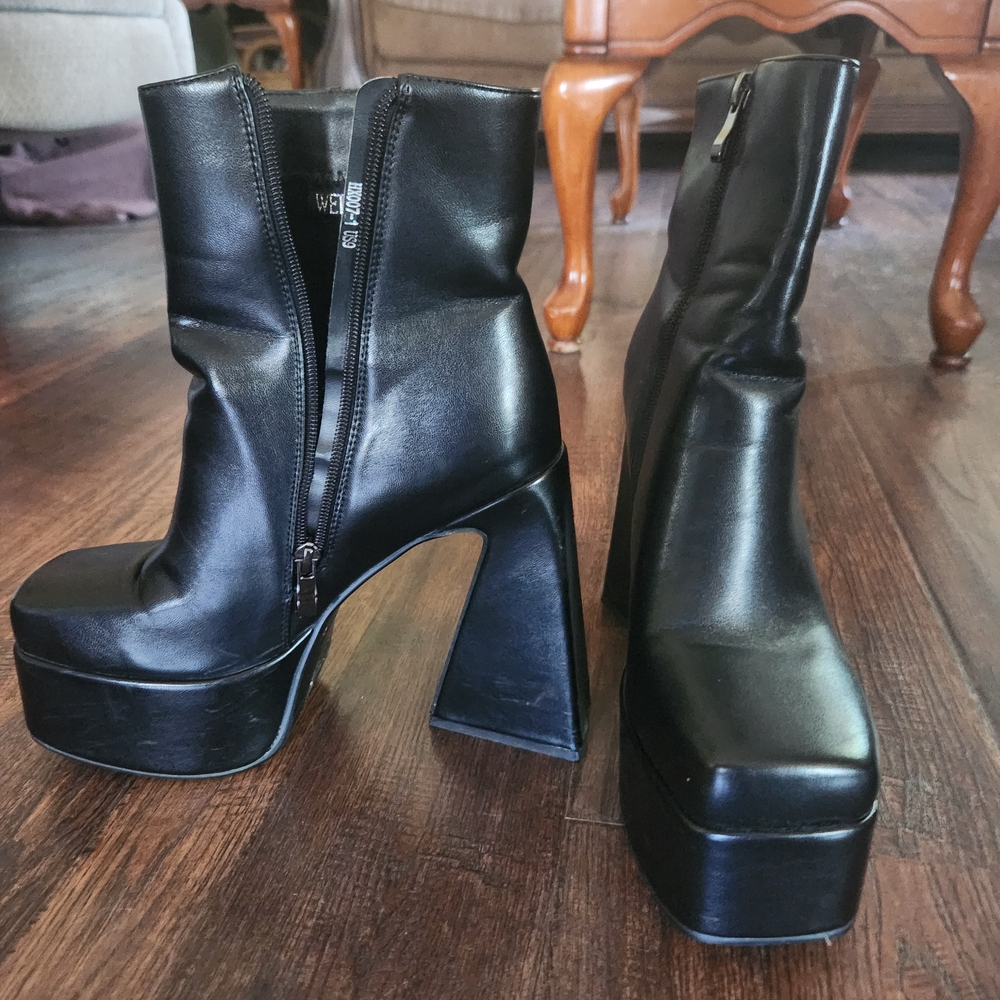 Sleek Black Heeled Boots